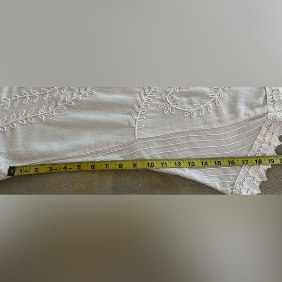 South American Side White Embellished Fitted Blouse with Long Sleeves (843) - Picture 11 of 12